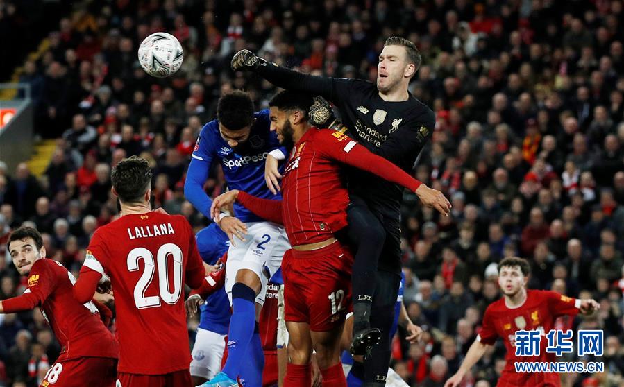 滑手扮关公成都街头玩滑板