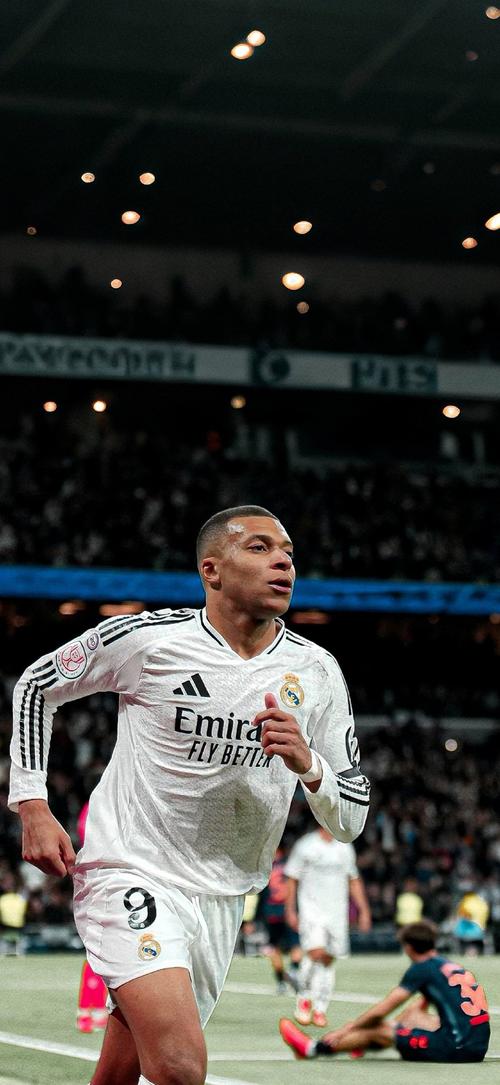 阿里纳斯：湖人总在尝试高难度出手，文森特都无视詹姆斯要球