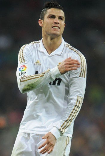 埃孔：关于奖金的事存在一些误解，我们现在像兄弟一样团结